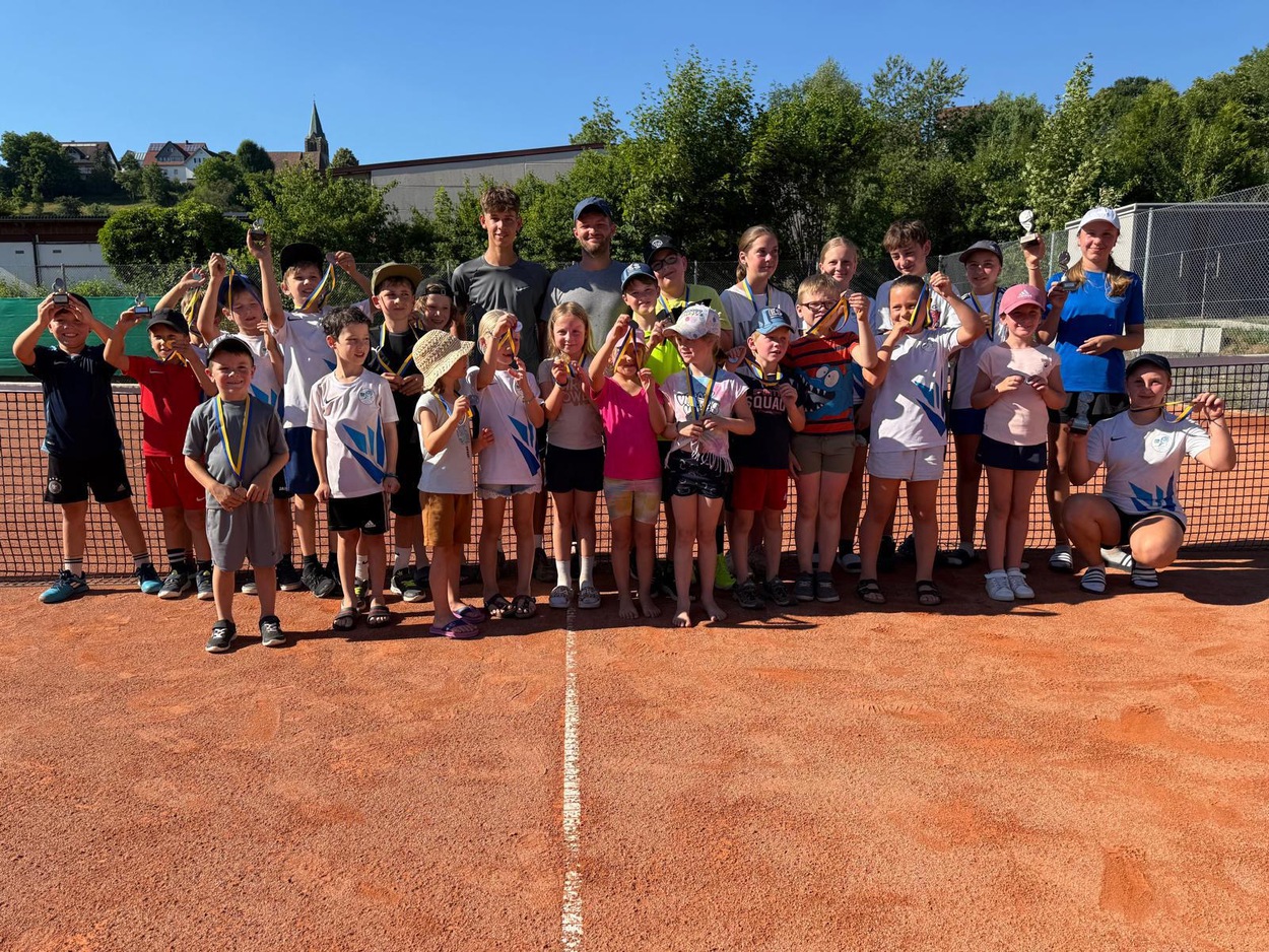 Jugendliche begeistern beim Tennisabzeichen und Vereinsmeisterschaft